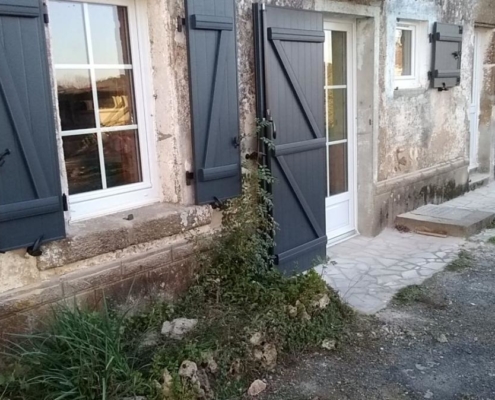 Changement volets bois vers volet alu RAL 7016 - fenetre APRES - Menuiserie Manu Barraud