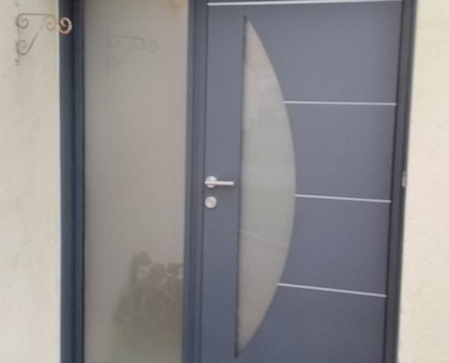 Remplacement porte entree - après vue extérieure - Menuiserie Manu Barraud - Saint Martin des Fontaines